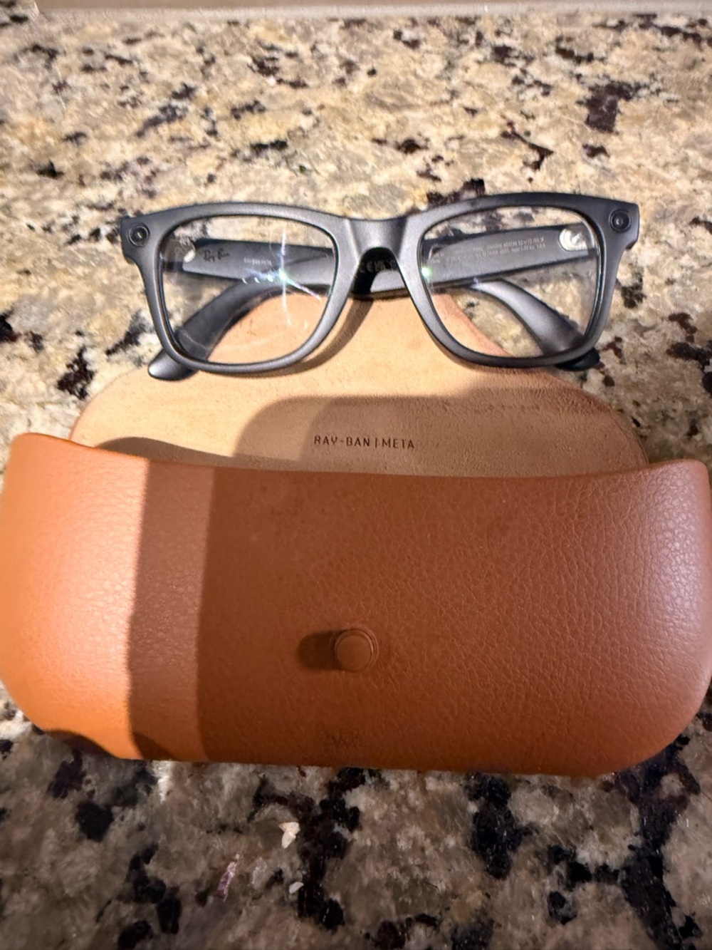 Ray-Ban meta wayfarer sz53 Gen 1 Black Frames with Brown Leather charge Case - Picture 4 of 9